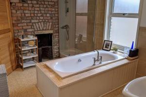 200 year old large townhouse with sea views Accommodation image 2 200 year old large townhouse with sea views image two