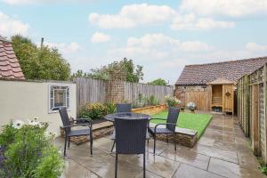 Host & Stay - Willow Cottage Accommodation image 2 Host & Stay - Willow Cottage image two