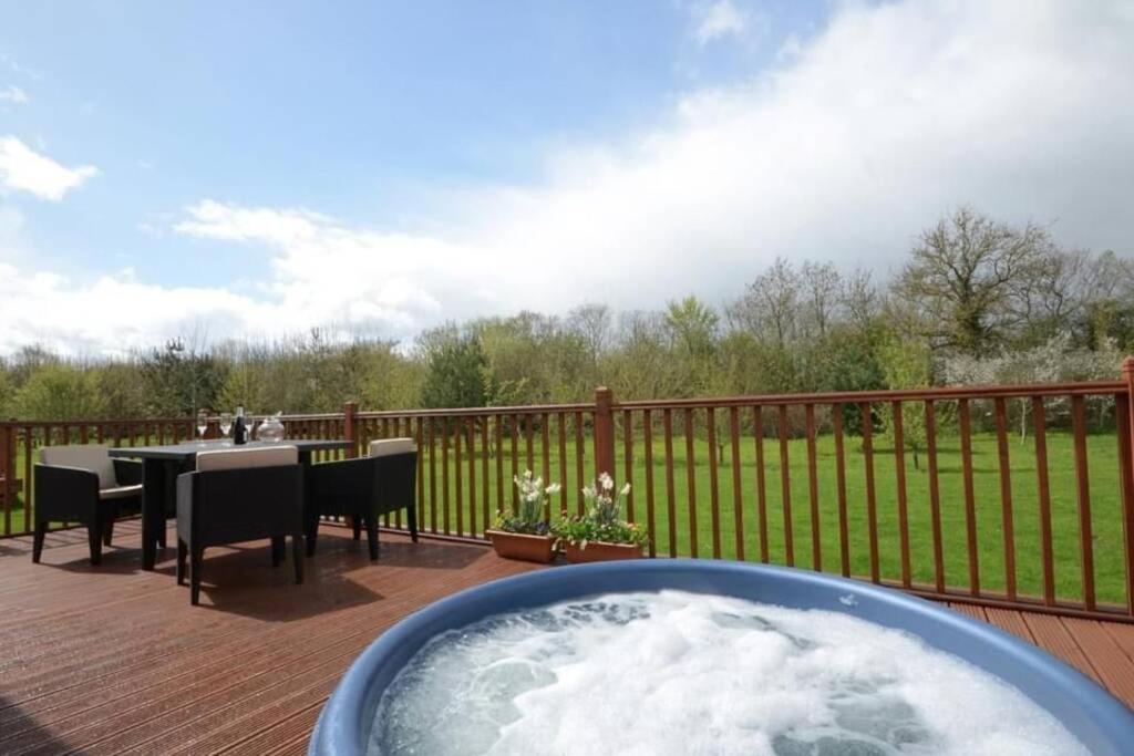 Heron Lodge with Hot Tub Accommodation image 1 Heron Lodge with Hot Tub image one