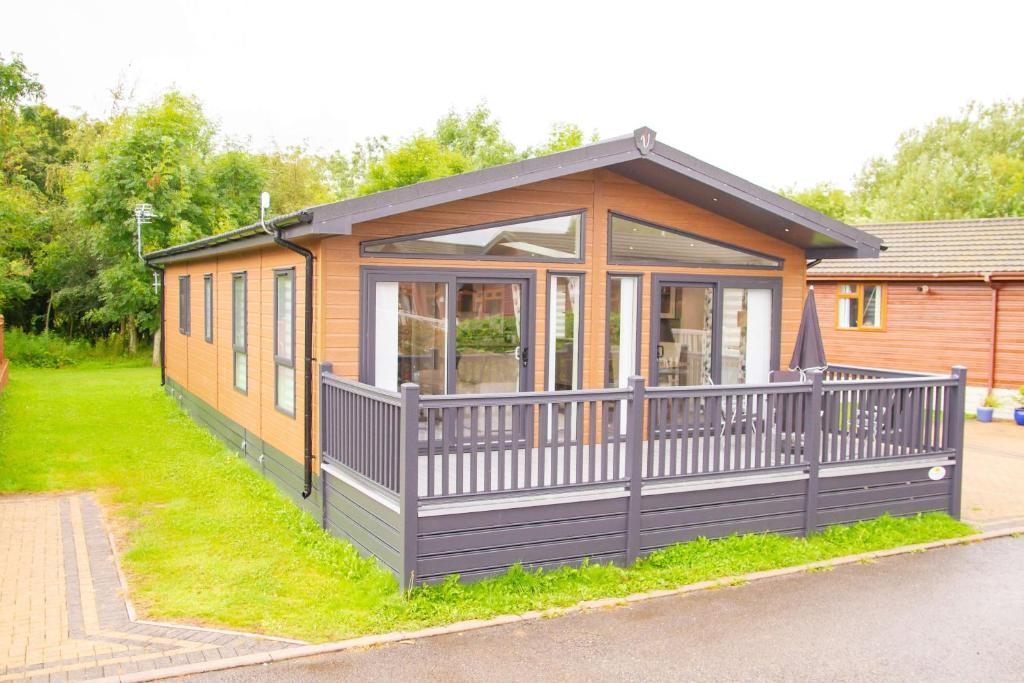 Penny Lodge with Hot Tub Accommodation image 1 Penny Lodge with Hot Tub image one