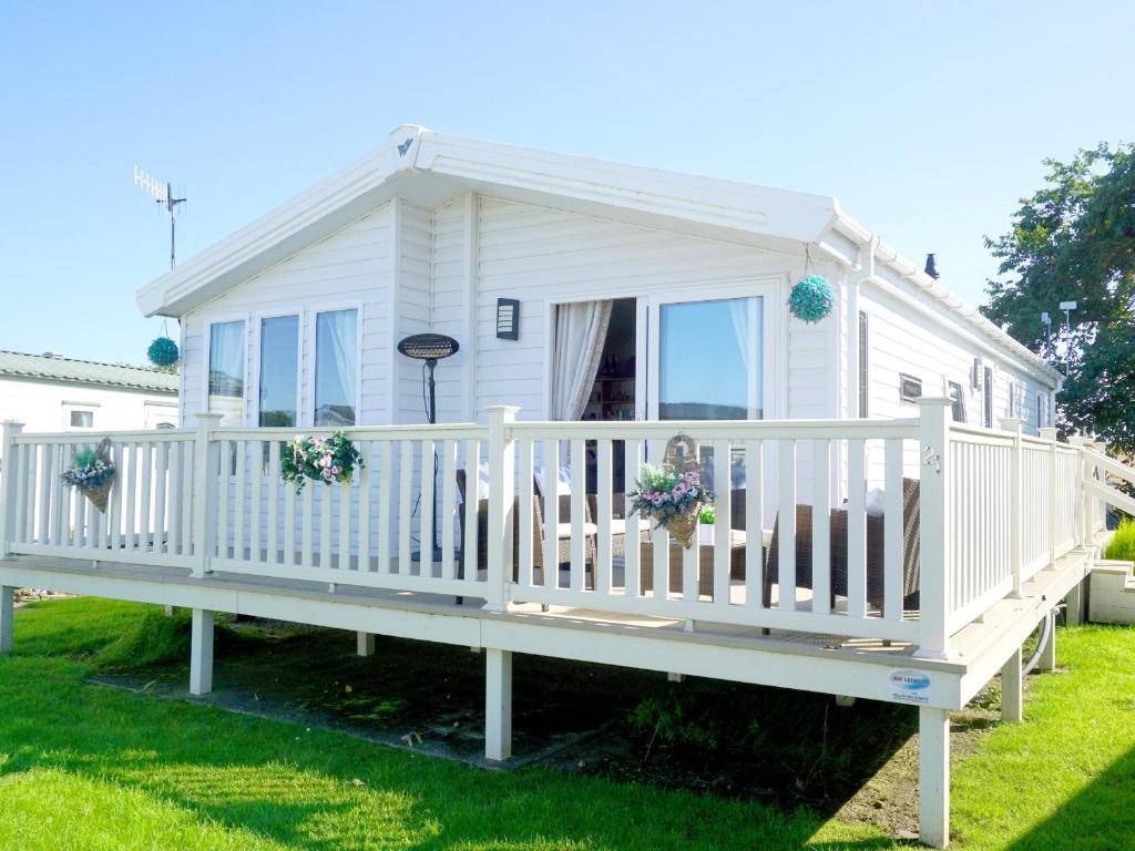 Meadow Lodge image one