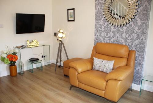 City Centre Town House with Riverside Views and Free Parking 1BAK Accommodation image 3 City Centre Town House with Riverside Views and Free Parking 1BAK image three