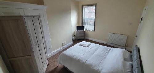 APARTMENT in CENTRAL DONCASTER image two