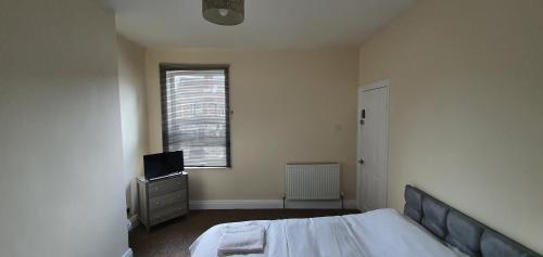 APARTMENT in CENTRAL DONCASTER image three