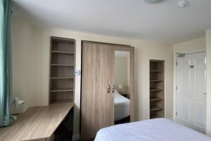 Captivating 2-Bed Apartment in Stockton-on-Tees Accommodation image 2 Captivating 2-Bed Apartment in Stockton-on-Tees image two