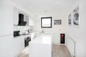 Picture of 2 Bedroom Penthouse - large balcony - Minster view