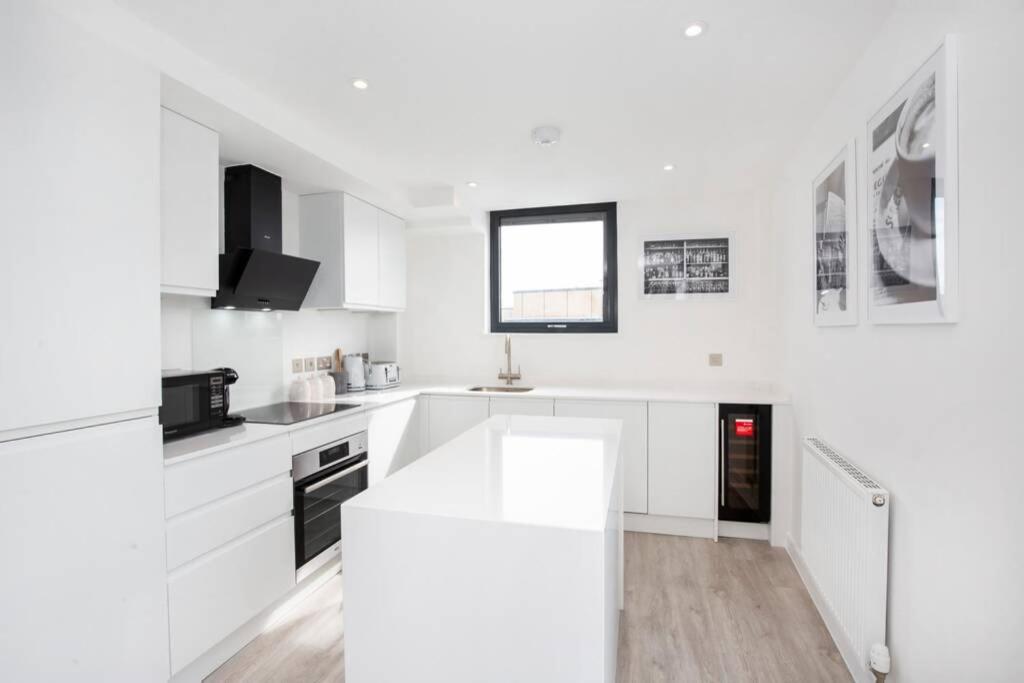 2 Bedroom Penthouse - large balcony - Minster view Accommodation image 1 2 Bedroom Penthouse - large balcony - Minster view image one