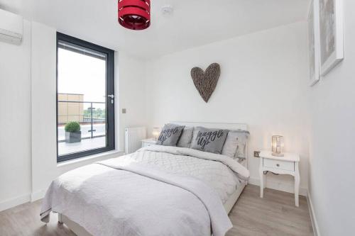2 Bedroom Penthouse - large balcony - Minster view Accommodation image 3 2 Bedroom Penthouse - large balcony - Minster view image three