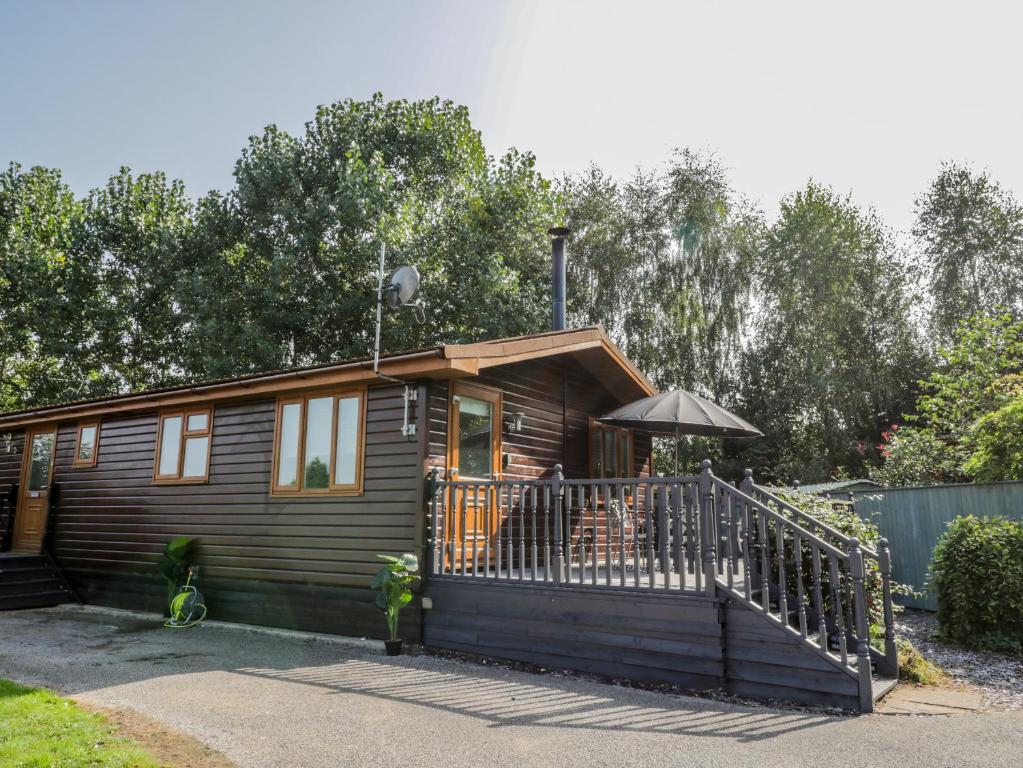 No 77- Honey Bee Lodge Accommodation image 1 No 77- Honey Bee Lodge image one