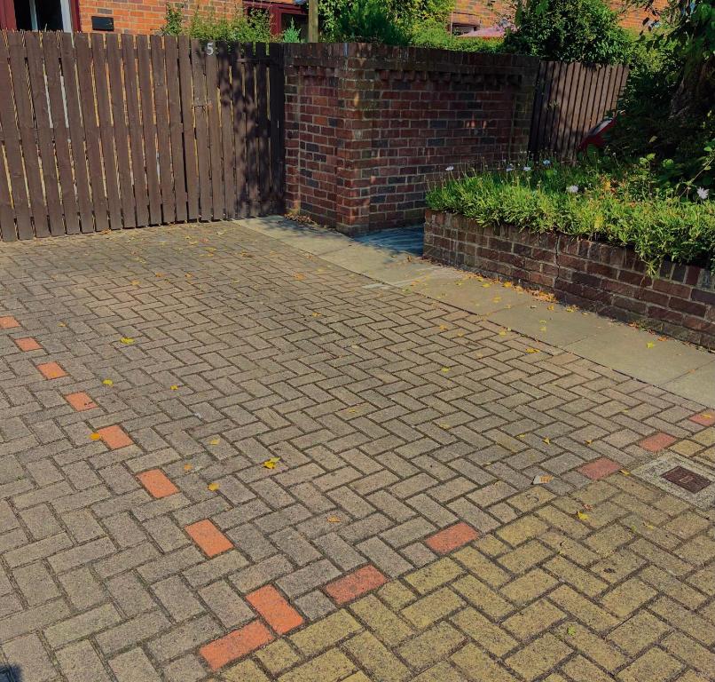 5 Lockside *Free private parking* *City centre* Accommodation image 1 5 Lockside *Free private parking* *City centre* image one