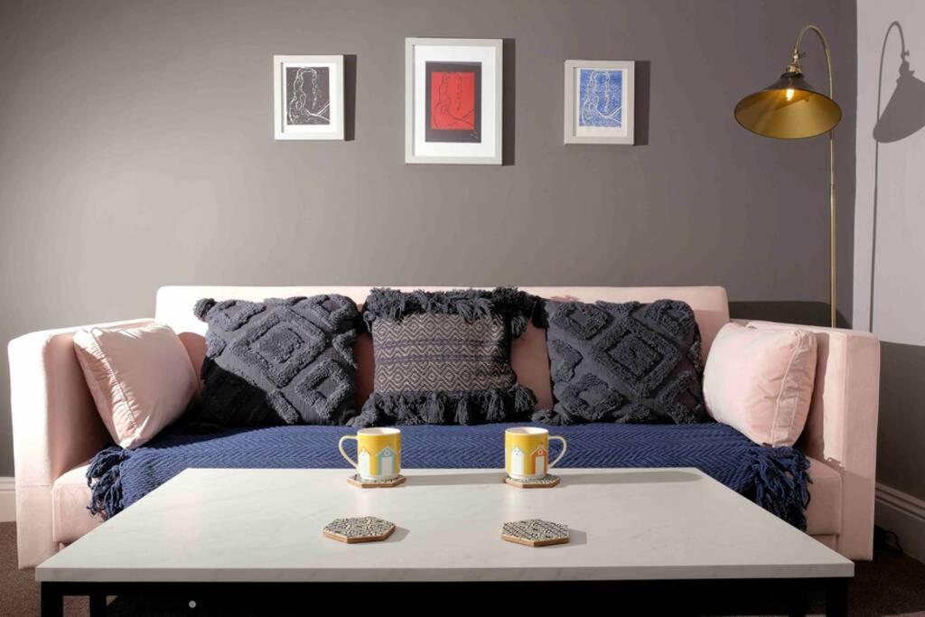 North Bay Cabin 1 Bedroom Apartment Near The Beach Accommodation image 1 North Bay Cabin 1 Bedroom Apartment Near The Beach image one