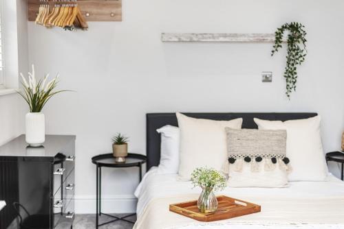 Cosy Studio Apartment with Balcony Accommodation image 3 Cosy Studio Apartment with Balcony image three
