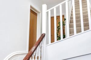 Cosy Studio Apartment with Balcony Accommodation image 2 Cosy Studio Apartment with Balcony image two
