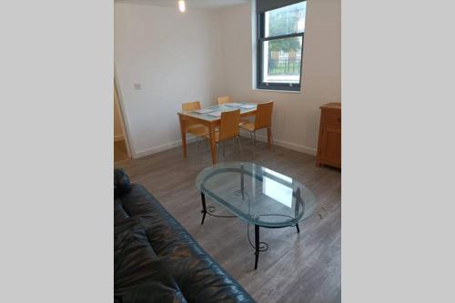 Spacious one bedroom family apartment -non smoker image three