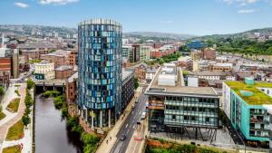 Exquisite 2-bedroom Apartment - City Centre Accommodation image 2 Exquisite 2-bedroom Apartment - City Centre image two