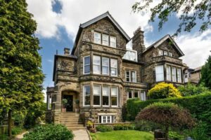 Harrogate Serviced Apartments - Prices & Bookings Page image 3 Picture of Central Harrogate townhouse apartment with parking