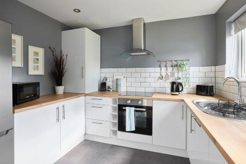 Links to M62 - 3 bedroom property Accommodation image 3 Links to M62 - 3 bedroom property image three