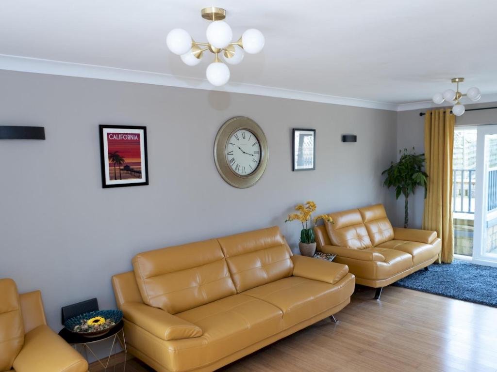 Pass the Keys Amazing 4 bedroom property- Hot tub & Sea Views Accommodation image 1 Pass the Keys Amazing 4 bedroom property- Hot tub & Sea Views image one