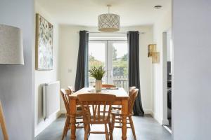 Halifax Gorgeous New Home - 3 bedrooms Accommodation image 2 a Apartment in Halifax