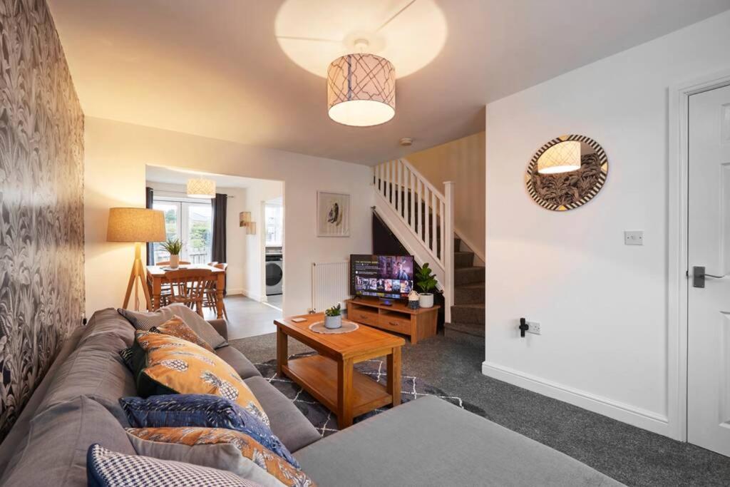Halifax Gorgeous New Home - 3 bedrooms Accommodation image 1 Picture of Halifax Gorgeous New Home - 3 bedrooms