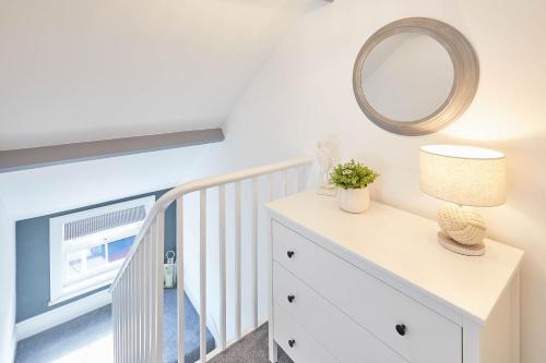 Host & Stay - The Captain's Loft image three