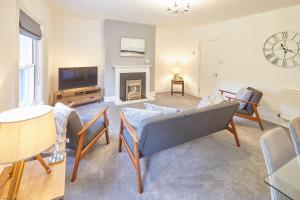 Host & Stay - The Captain's Loft image two