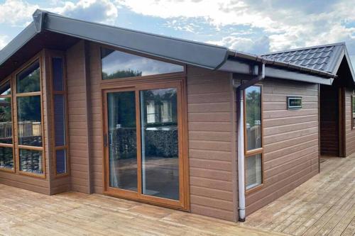 Long Meadow Lodge with Hot Tub image three