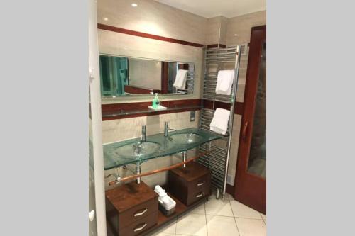 Spacious Luxury 2 bed Flat with Sauna and triple garage Accommodation image 3 Spacious Luxury 2 bed Flat with Sauna and triple garage image three