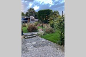 Coach House, 5.8 Acres with hot Tub and Lake image two