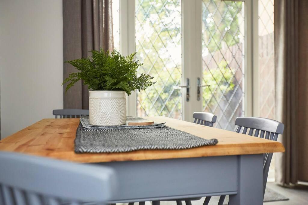 New Home! Fantastic 3 bedroom property Accommodation image 1 New Home! Fantastic 3 bedroom property image one