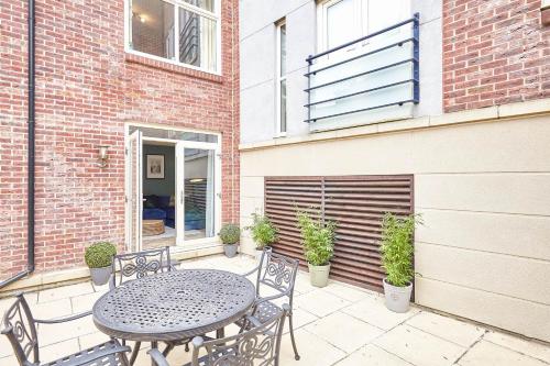 Host & Stay - Turnstones Apartment Accommodation image 3 Host & Stay - Turnstones Apartment image three