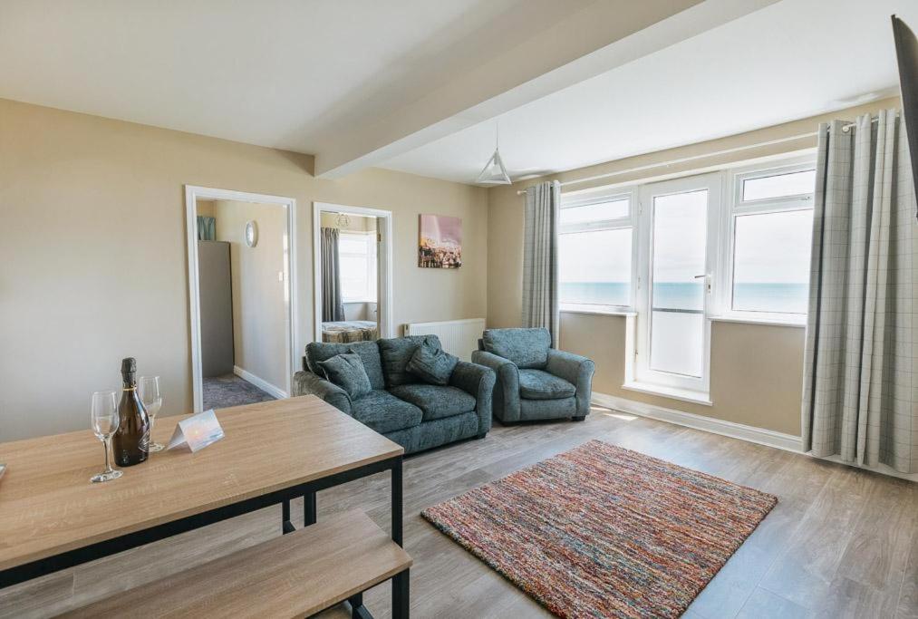 SEA VIEW, Three bed beachfront balcony apartment, Bridlington, North Yorkshire Accommodation image 1 SEA VIEW, Three bed beachfront balcony apartment, Bridlington, North Yorkshire image one