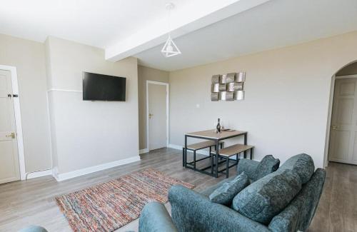 SEA VIEW, Three bed beachfront balcony apartment, Bridlington, North Yorkshire Accommodation image 3 SEA VIEW, Three bed beachfront balcony apartment, Bridlington, North Yorkshire image three