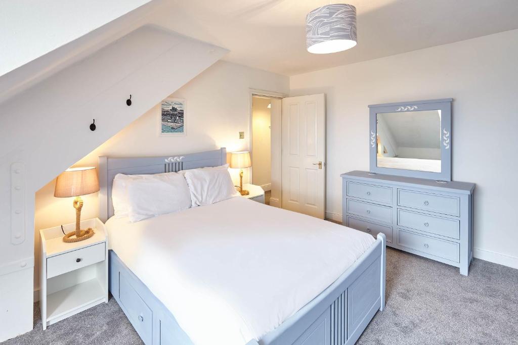 Host & Stay - The Whitby Pearl Accommodation image 1 Host & Stay - The Whitby Pearl image one