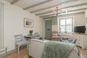 Hideaway Cottage - Central Richmond Accommodation image 2 Hideaway Cottage - Central Richmond image two