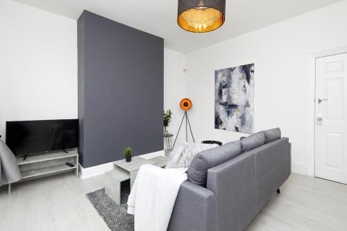 Your Sheffield Stays - Spacious 5 Bedroom House Accommodation image 3 Your Sheffield Stays - Spacious 5 Bedroom House image three