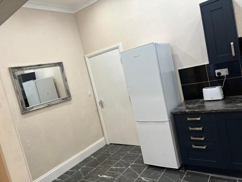 Lovely 1-bedroom apartment in Kingston upon Hull Accommodation image 3 Lovely 1-bedroom apartment in Kingston upon Hull image three