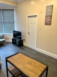 Lovely 1-bedroom apartment in Kingston upon Hull Accommodation image 2 Lovely 1-bedroom apartment in Kingston upon Hull image two