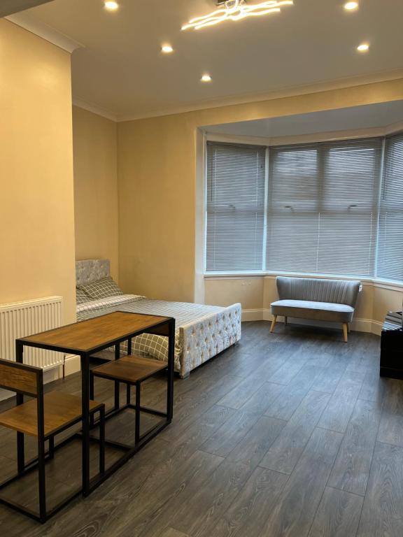 Lovely 1-bedroom apartment in Kingston upon Hull Accommodation image 1 Lovely 1-bedroom apartment in Kingston upon Hull image one
