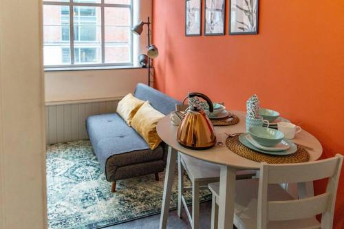 Lovely, Central, 1 Bed Apartment (Sleeps 4) with Free Parking Accommodation image 3 Lovely, Central, 1 Bed Apartment (Sleeps 4) with Free Parking image three