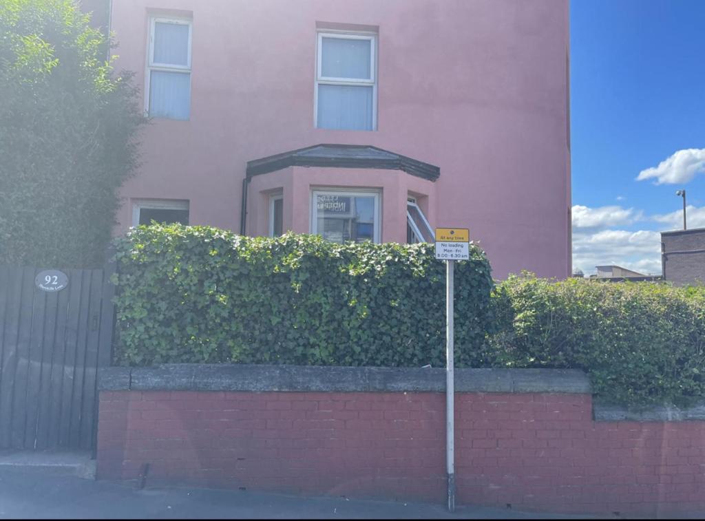 Beautiful 1-Bed Basement flat in Leeds Accommodation image 1 Beautiful 1-Bed Basement flat in Leeds image one
