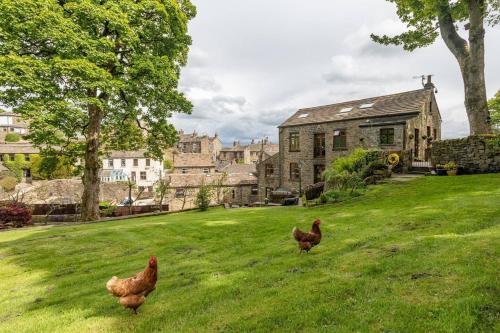 Delightful 2 bed flat in Old Mill-private garden Accommodation image 3 Delightful 2 bed flat in Old Mill-private garden image three