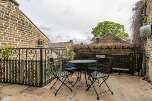 Delightful 2 bed flat in Old Mill-private garden Accommodation image 2 Delightful 2 bed flat in Old Mill-private garden image two