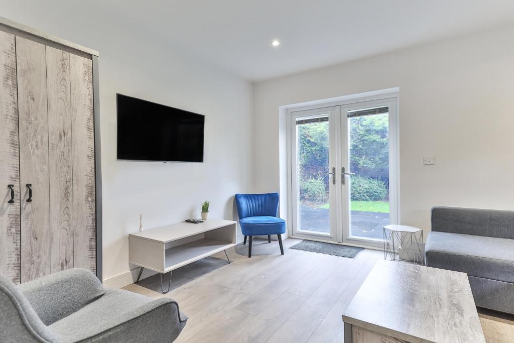 3 Bed Refurbished, Modern House, WiFi, Patio area Accommodation image 1 3 Bed Refurbished, Modern House, WiFi, Patio area image one