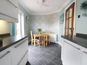 Sands End Cottage, Redcar image two