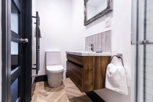 BOOTique House - Luxury Group Accommodation in Wakefield image two