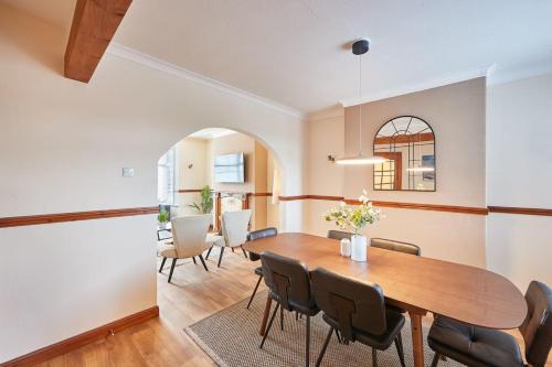 Blue Sky 3 Bedroom Cottage Whitby image three