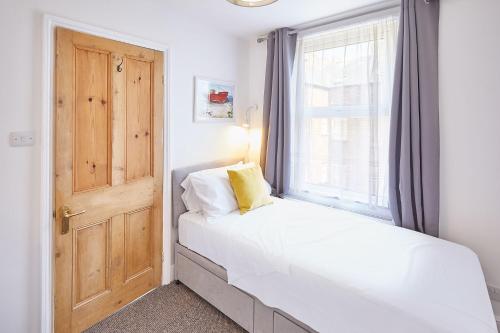 Frasers of Whitby Accommodation image 3 Frasers of Whitby image three