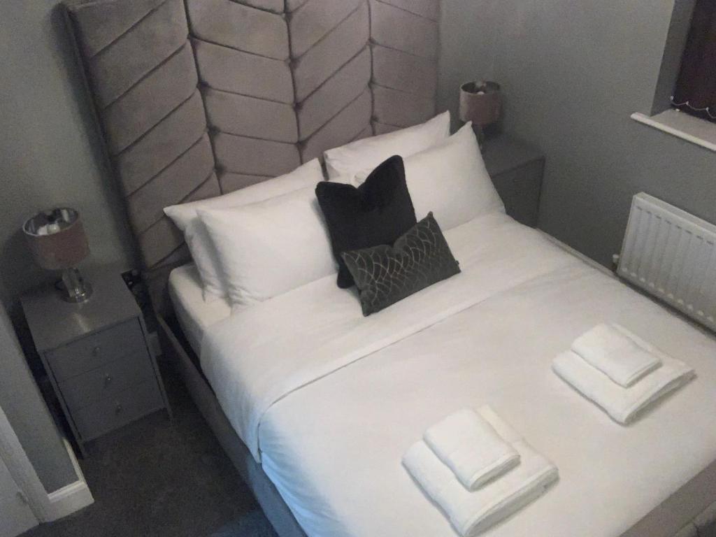 Apperley Bridge View - Modern Cosy & Comfortable Accommodation image 1 Apperley Bridge View - Modern Cosy & Comfortable image one