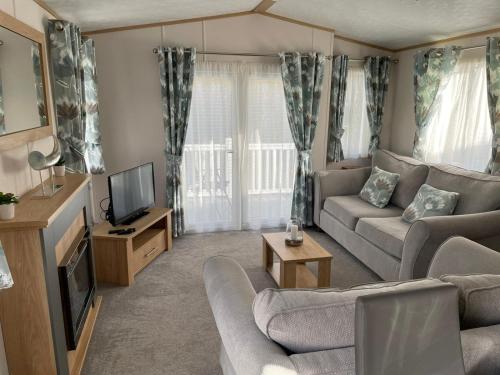 Yorkshire Lodge with Hot Tub Accommodation image 3 Yorkshire Lodge with Hot Tub image three